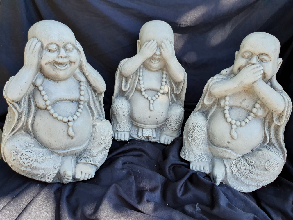 Boeddha horen zien en zwijgen gris